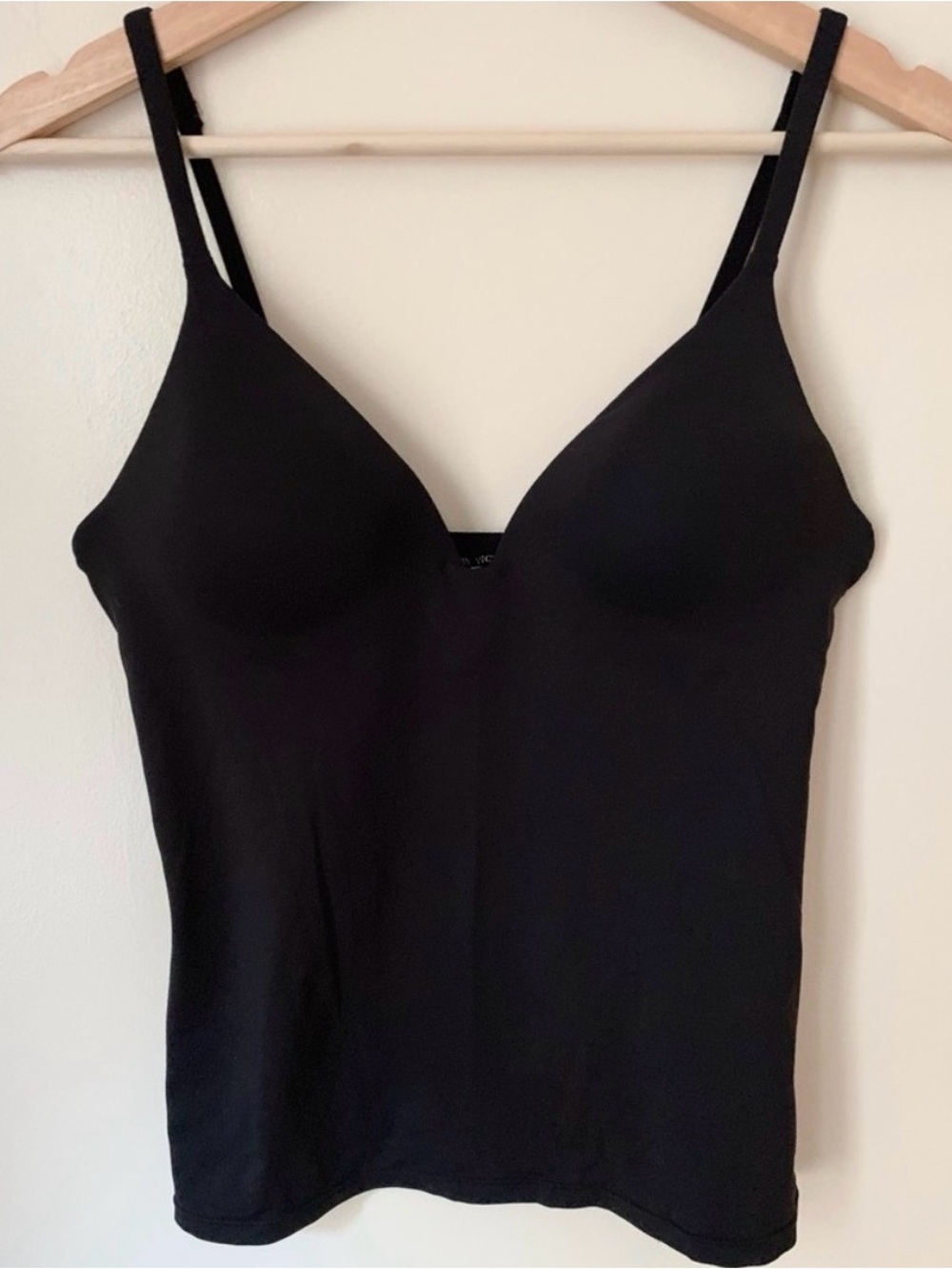 Victoria's Secret • 34C • IPEX Built In Bra V Neck Tank Top Wireless Black